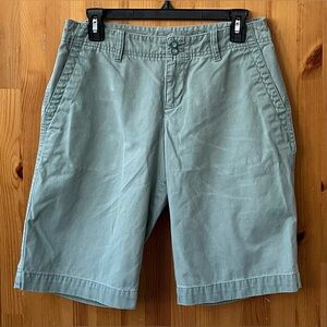 Eddie Bauer Women's Green Mid Rise Flat Front Bermuda Shorts 100% Cotton- Size 4